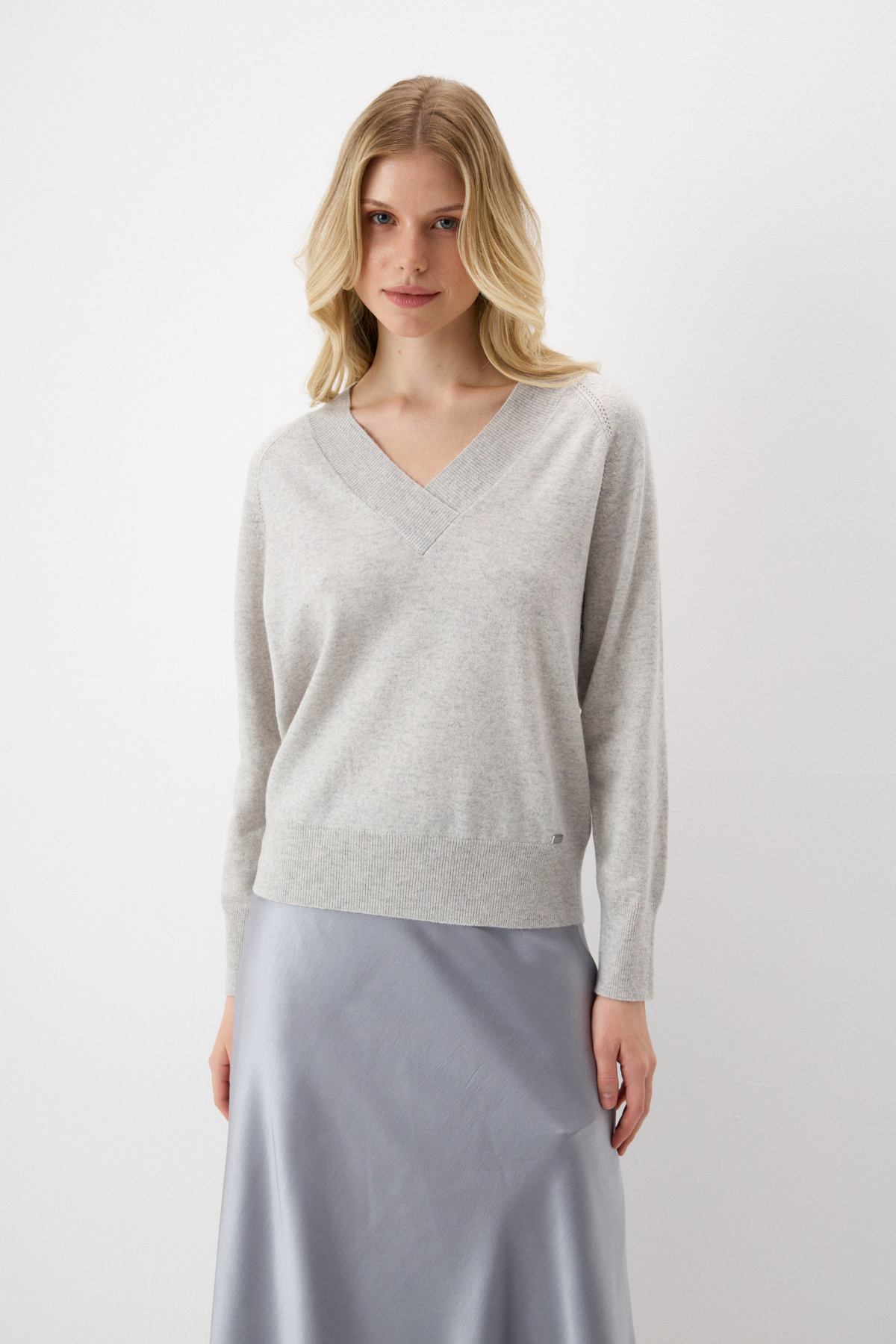 Джемпер серый 
Джемпер серый