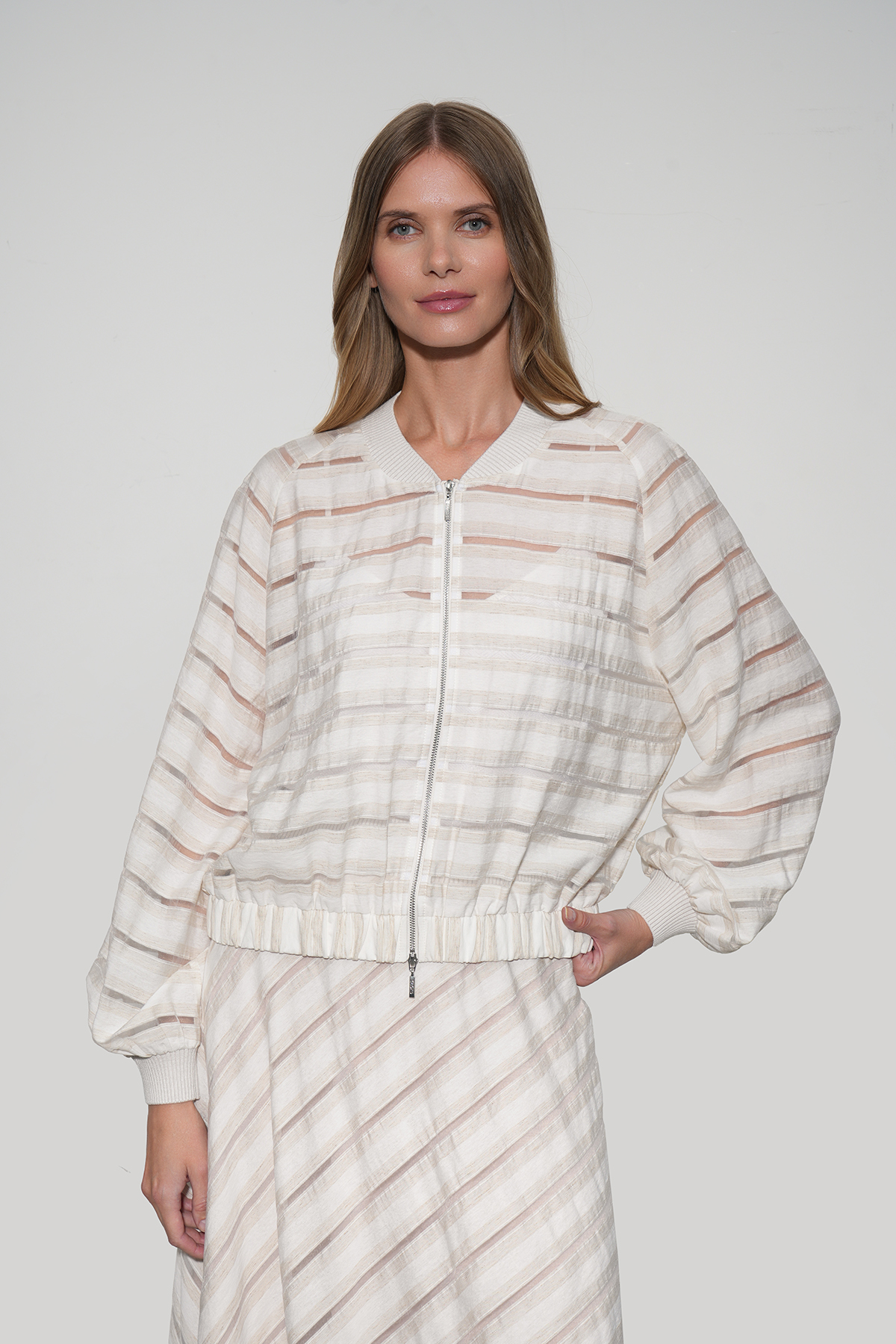 Бомбер "Вибрации лета"
Бомбер "Вибрации лета"