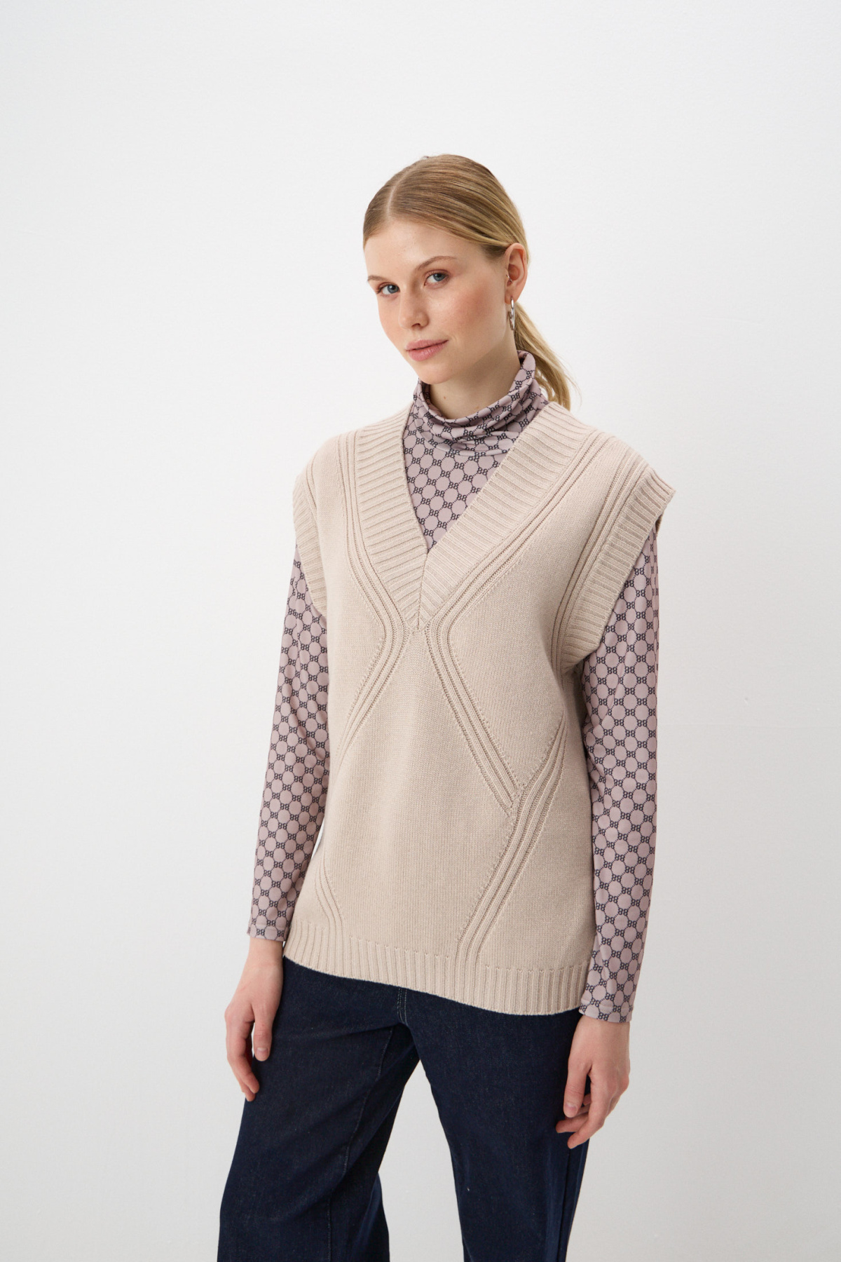 Жилет вязаный "Гармония контрастов"
Жилет вязаный "Гармония контрастов"