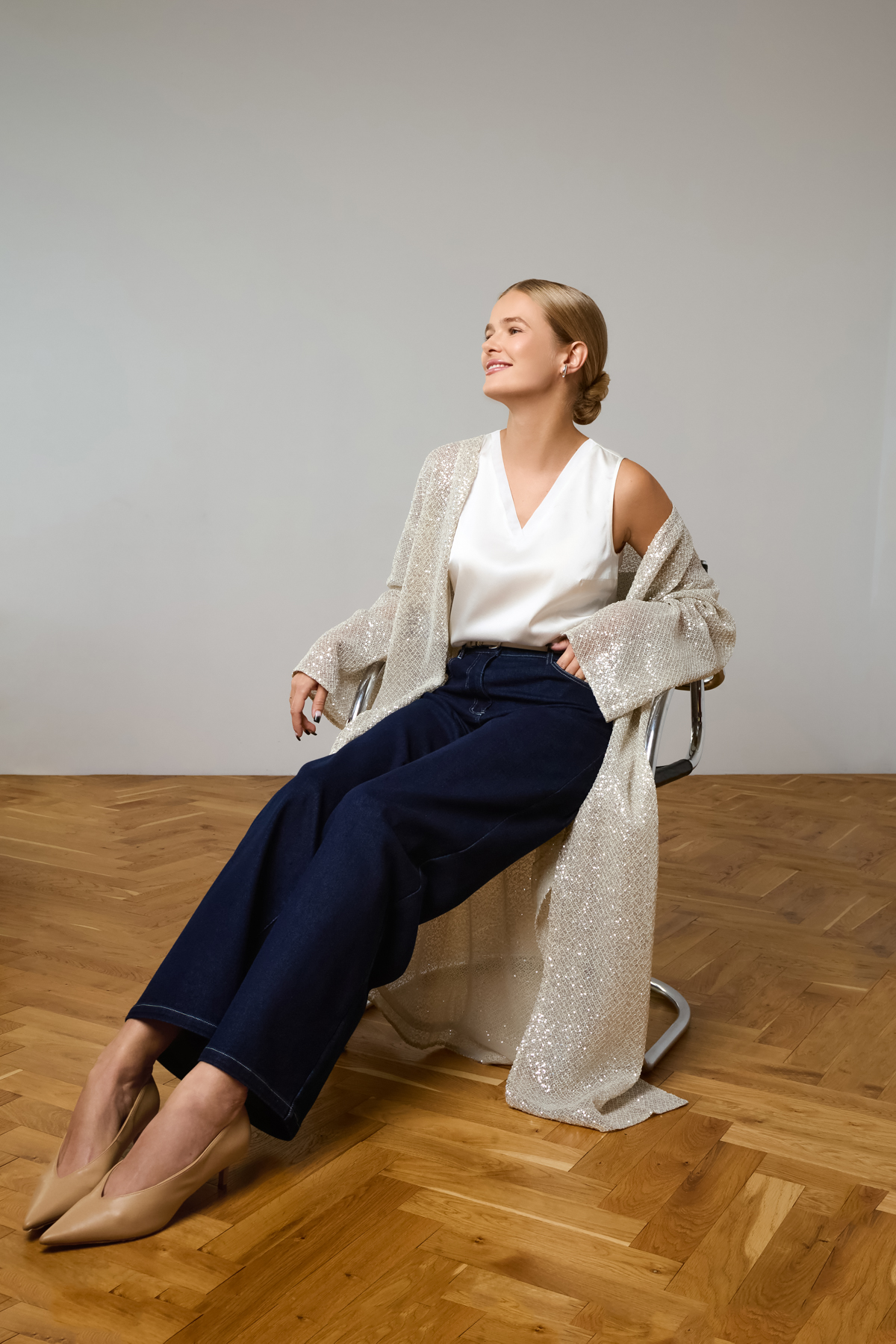 Джинсы темно-синие
Джинсы темно-синие