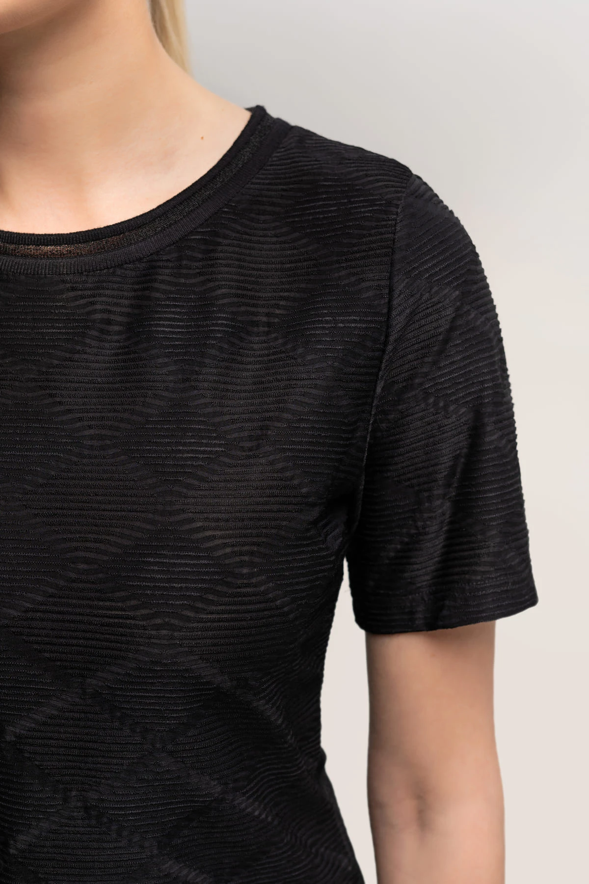 Футболка чёрная ромб 2