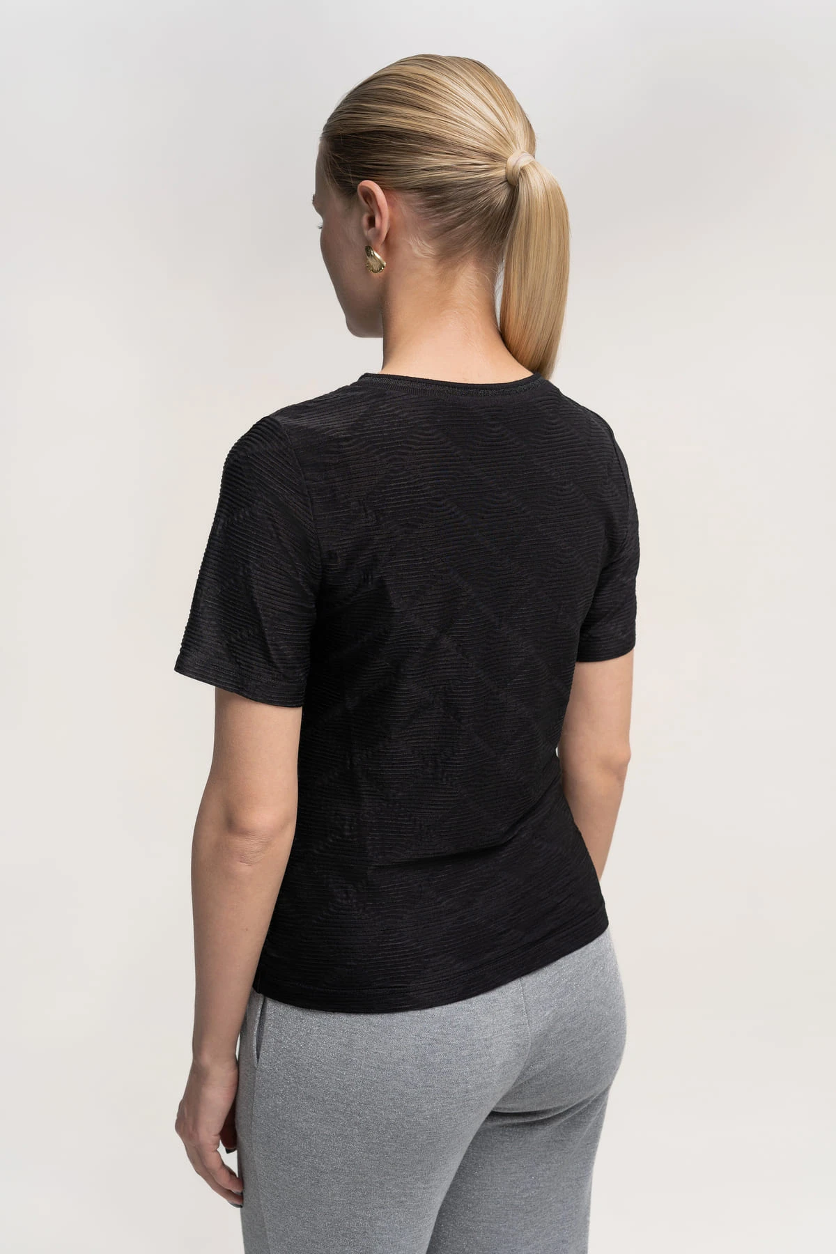 Футболка чёрная ромб 1