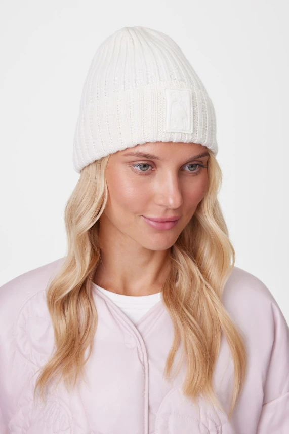 Шапка бини молочная