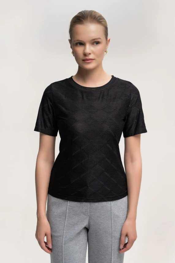 Футболка чёрная ромб