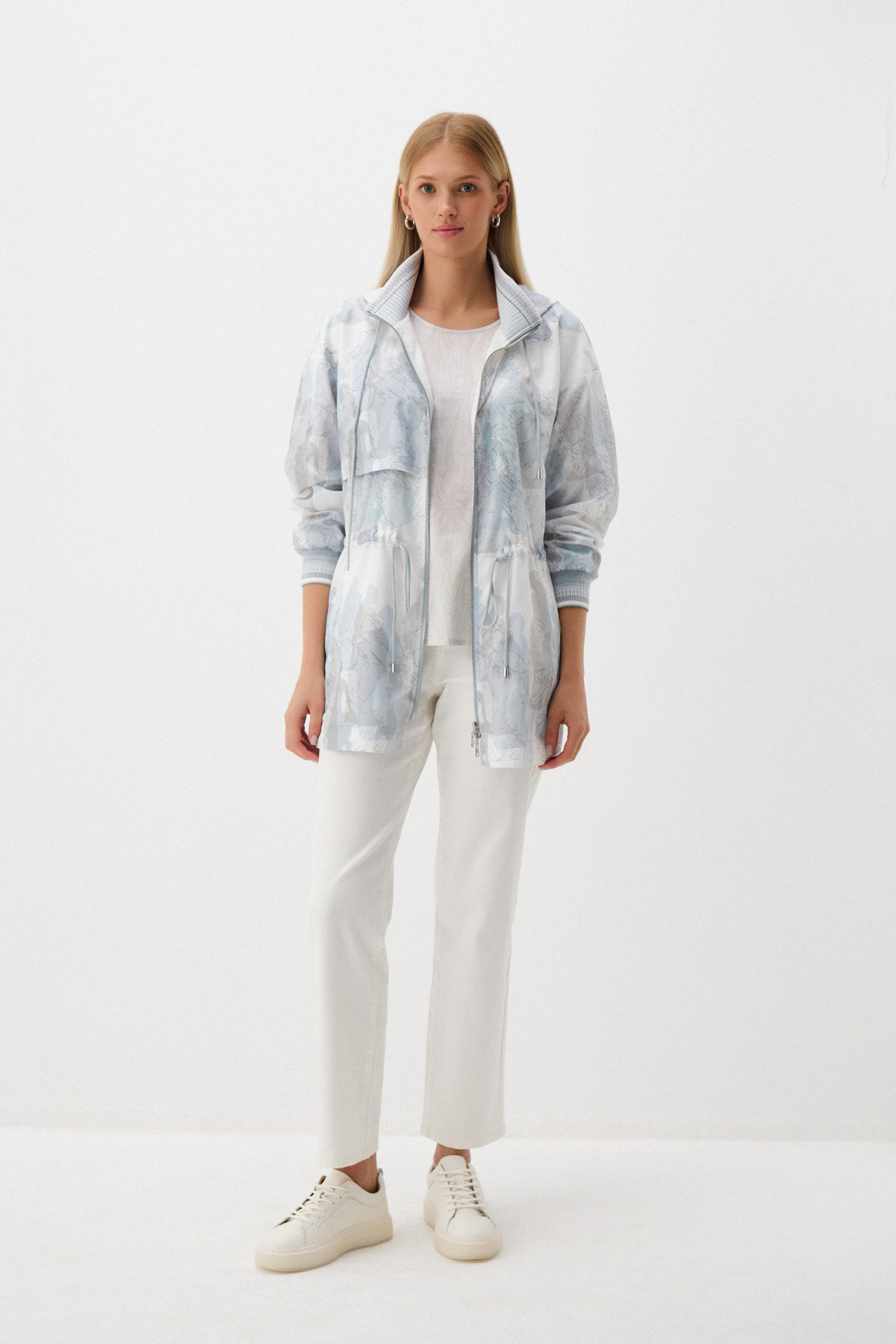 

Ветровка "Музы Петербурга"