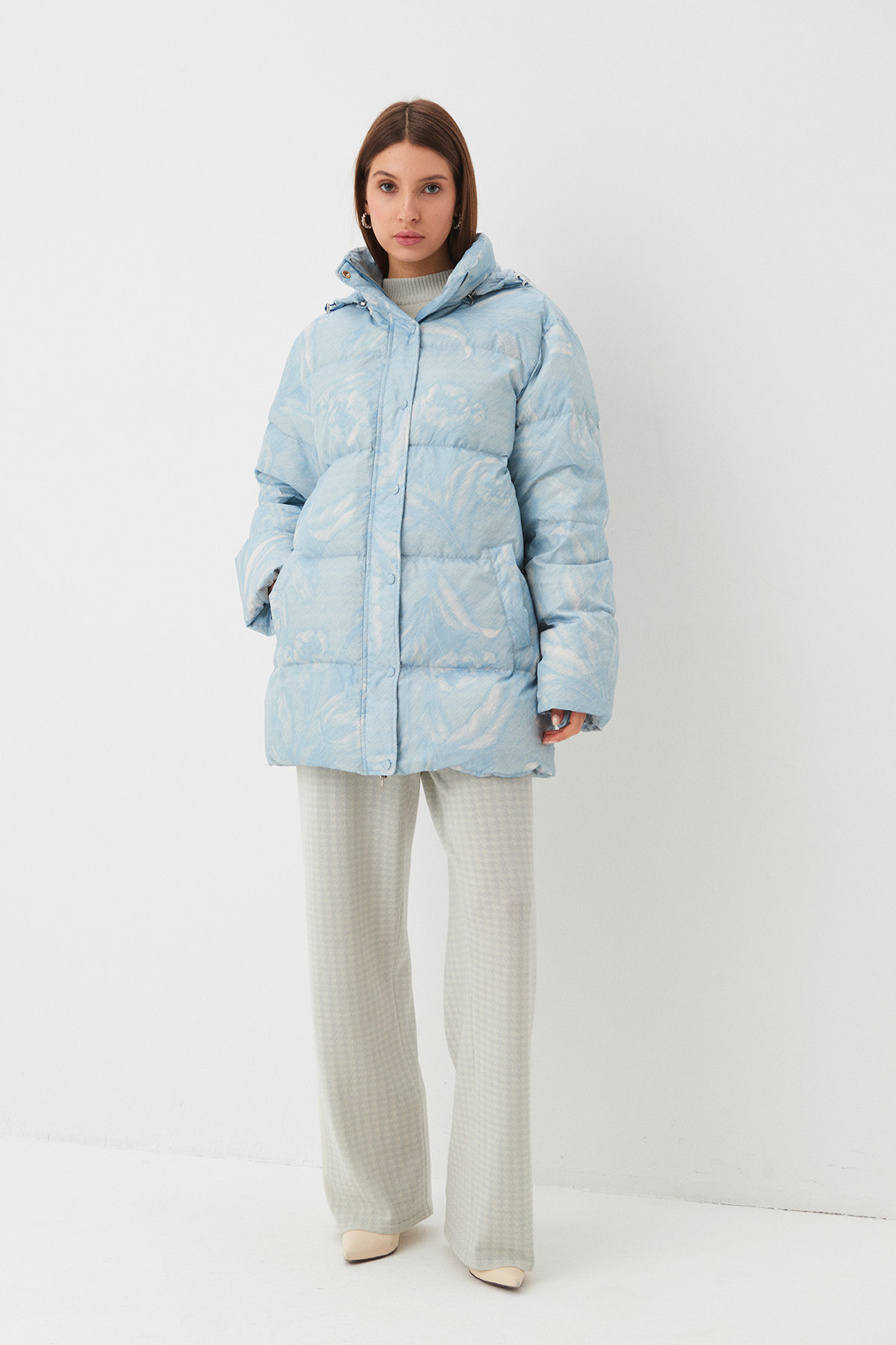 

Пуховик "Зимний вальс"