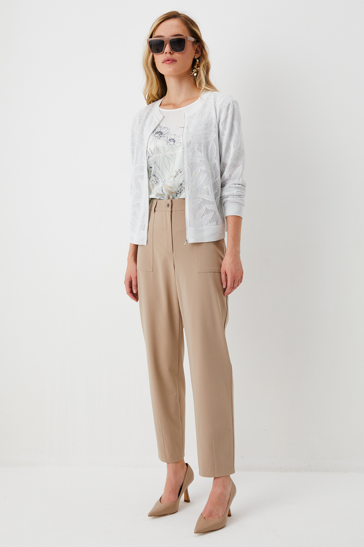 

Брюки бежевые