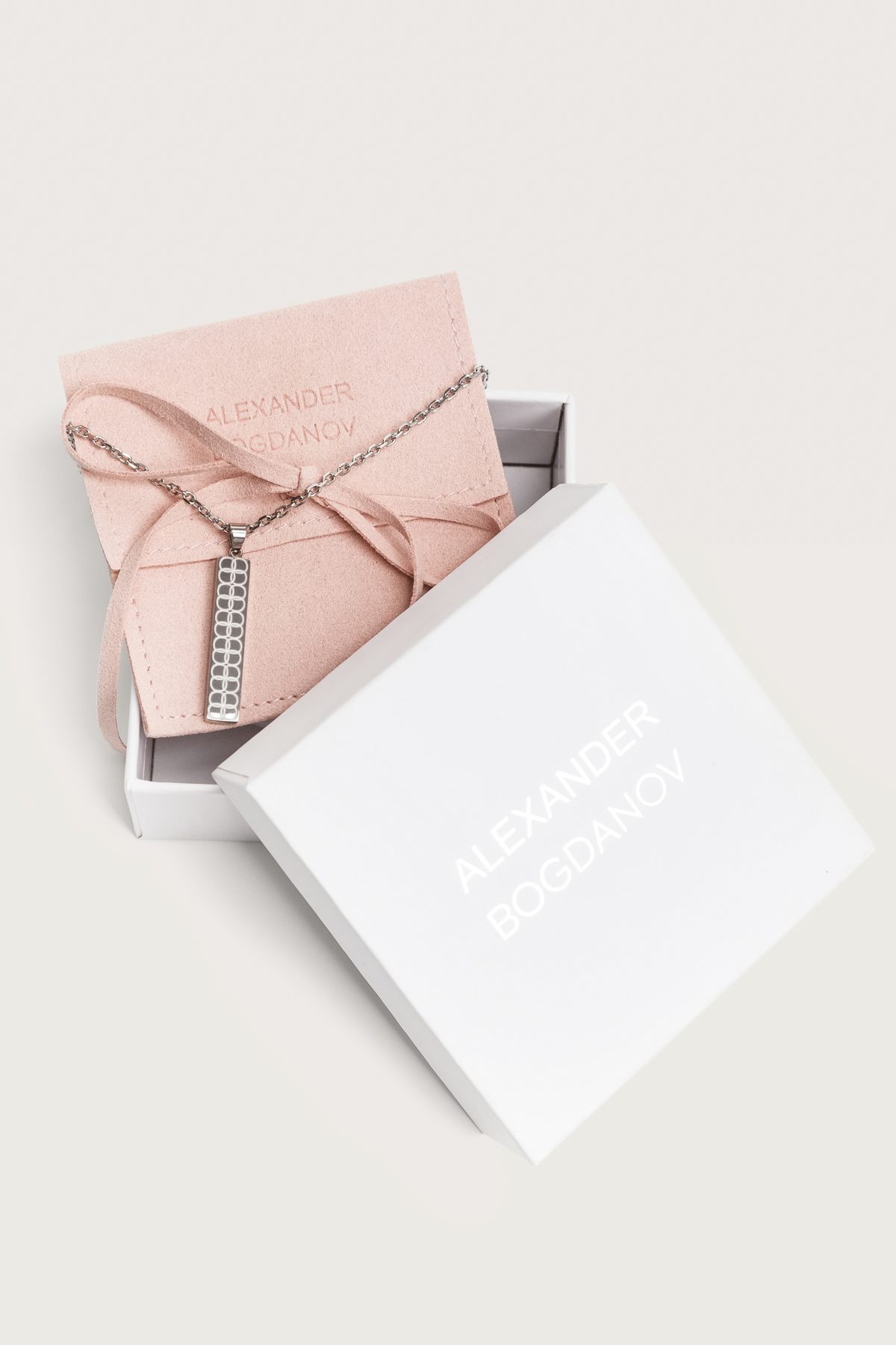 

Кулон прямоугольный "88" с чехлом