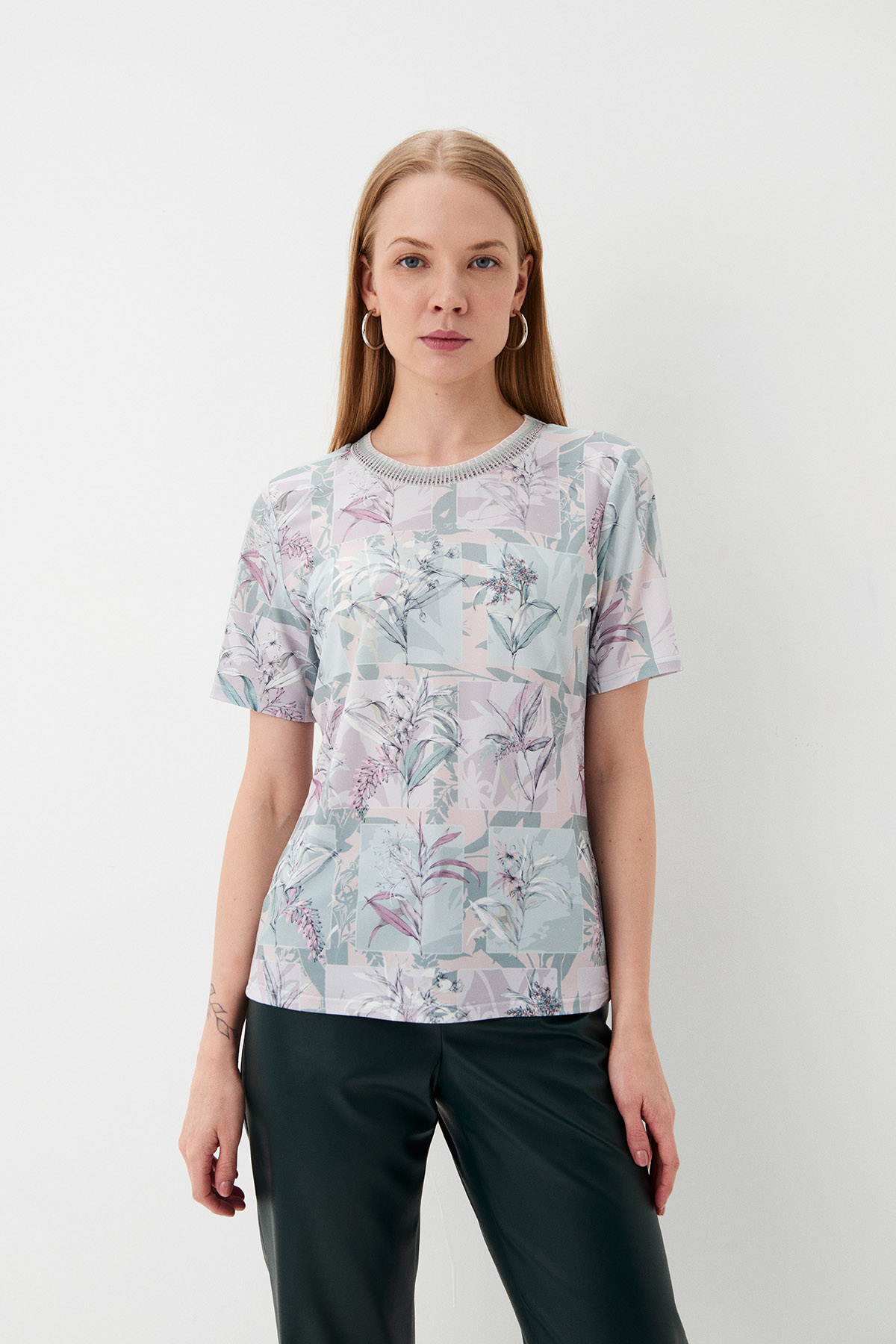 

Джемпер с коротким рукавом "Тайна цветка"