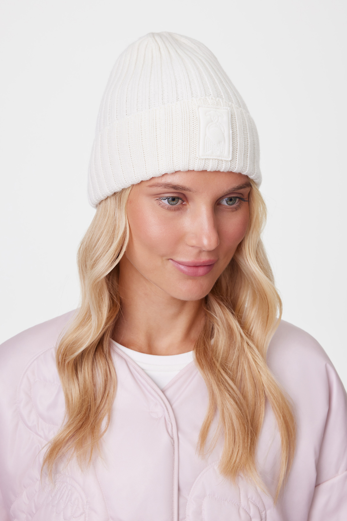 

Шапка бини молочная