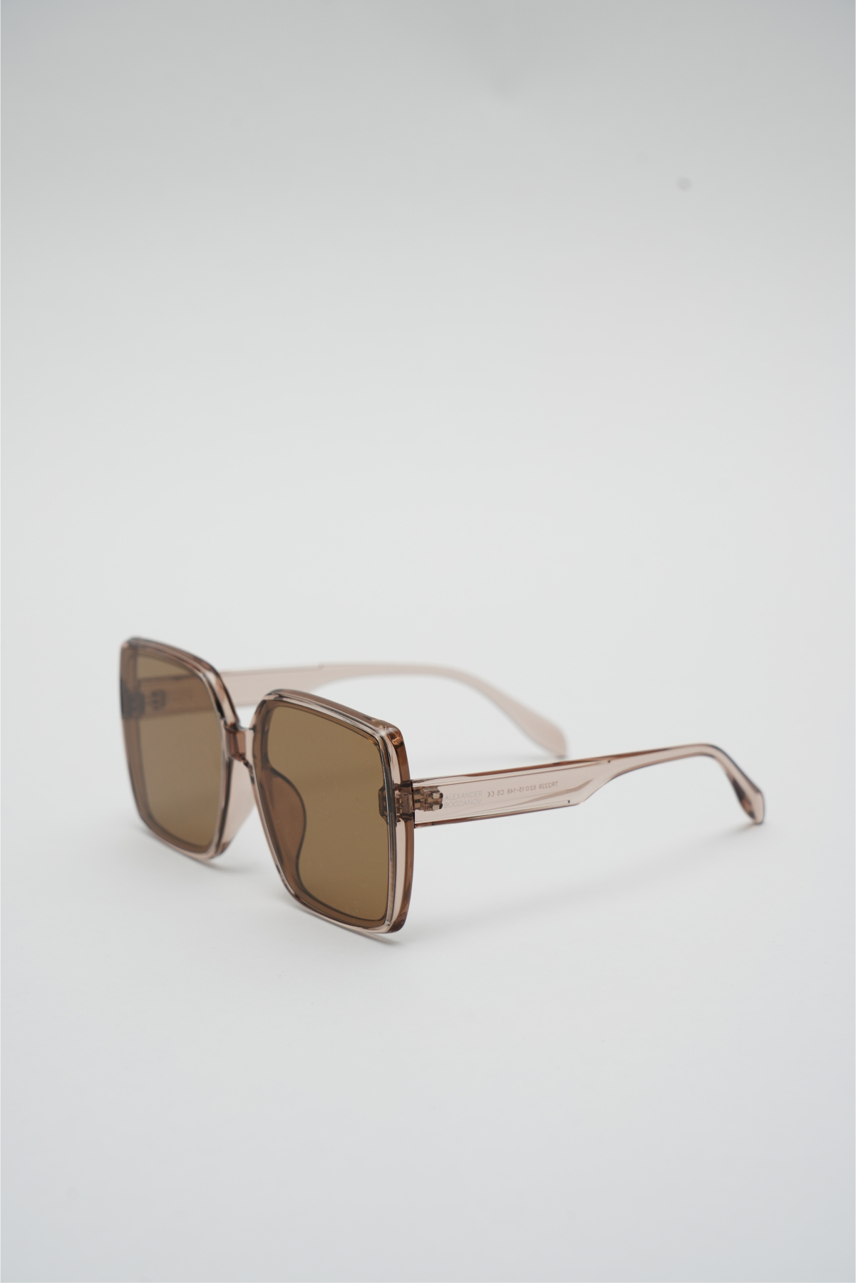 

09-01-014 Очки коричневые с футляром