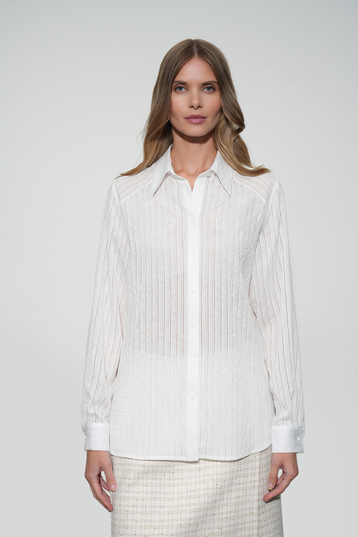 

Рубашка "Белый полёт"