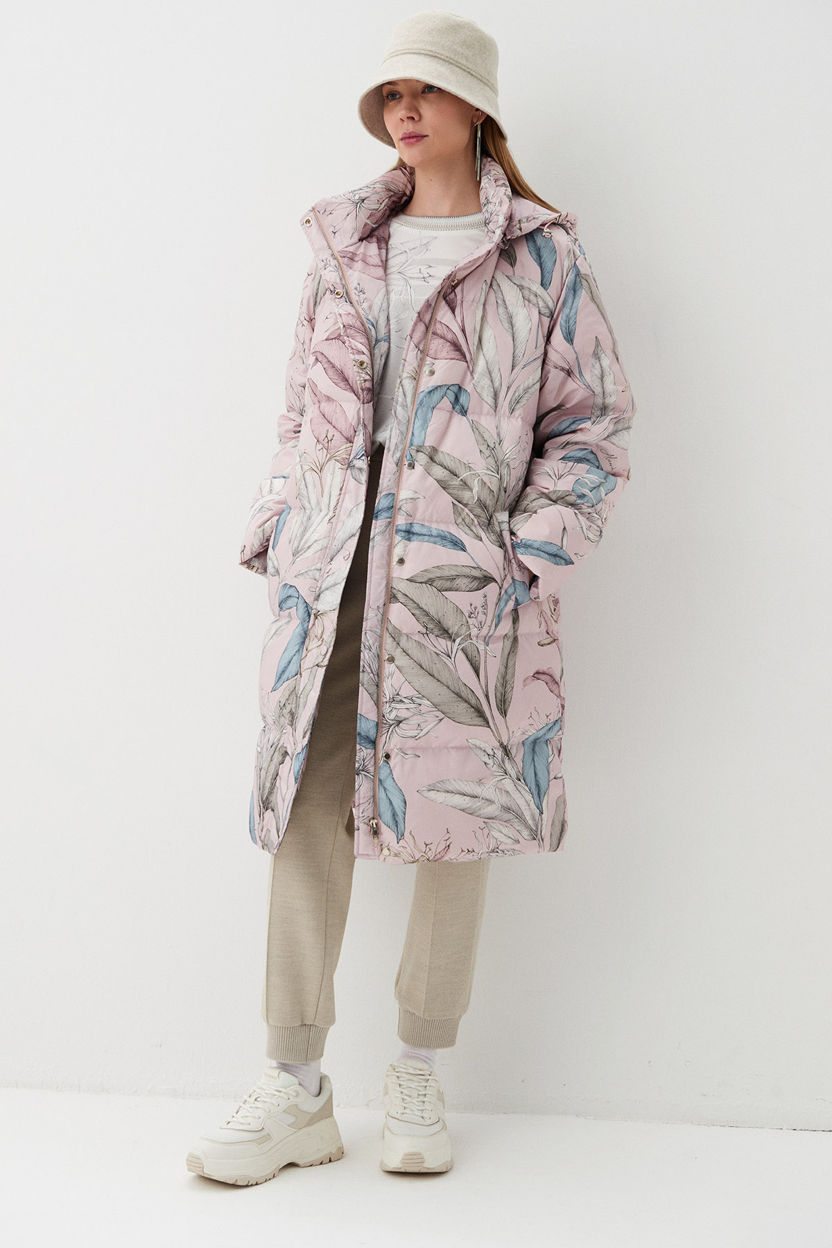 

Пуховик "Танец природы"