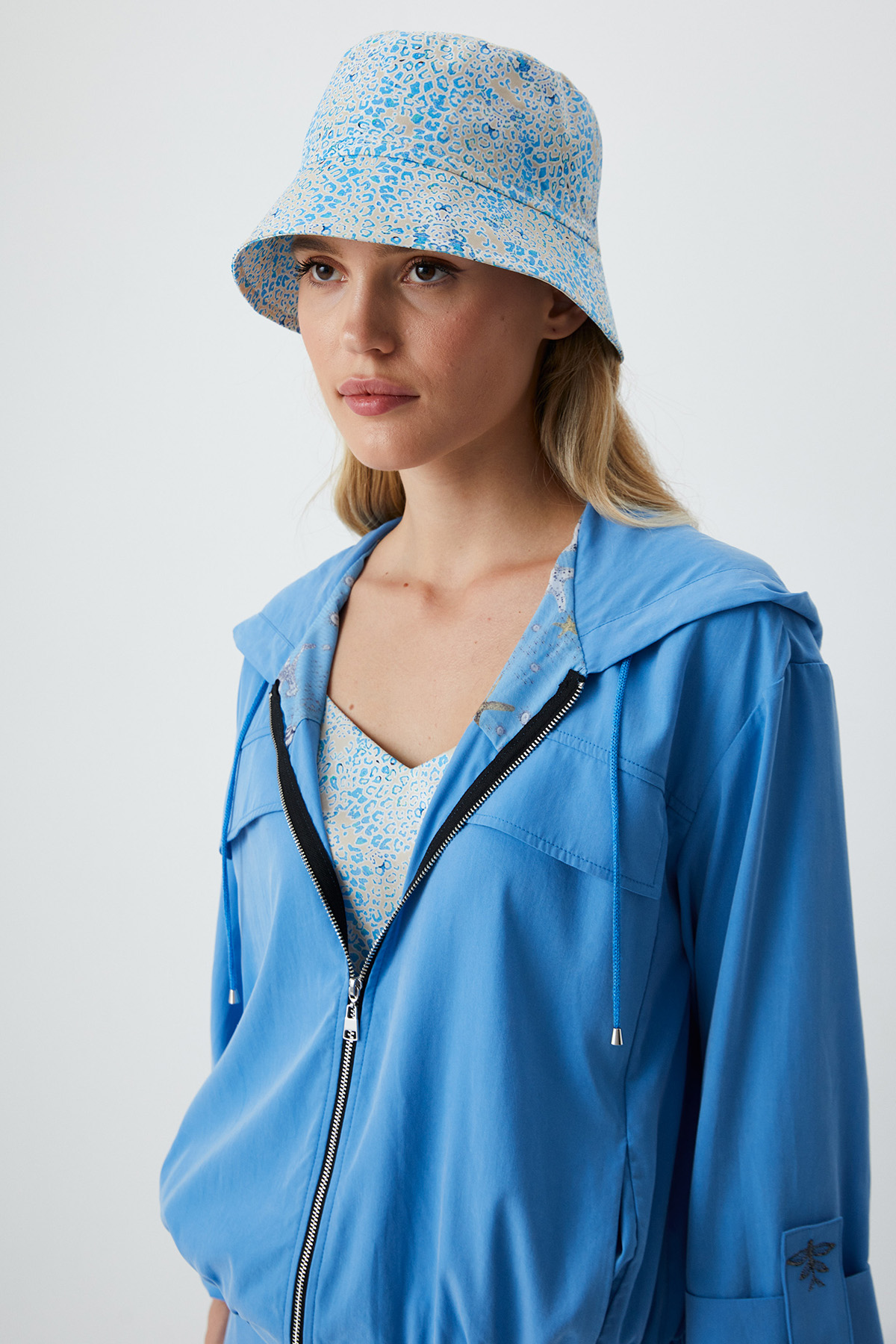 

Шляпа "Звездный прибой"