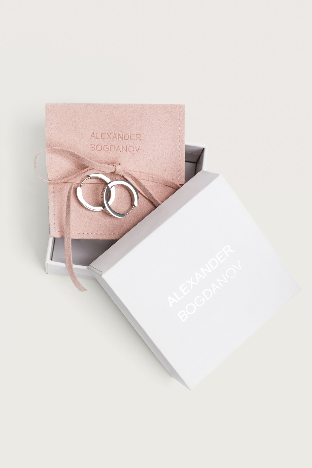 

Серьги "88" с чехлом