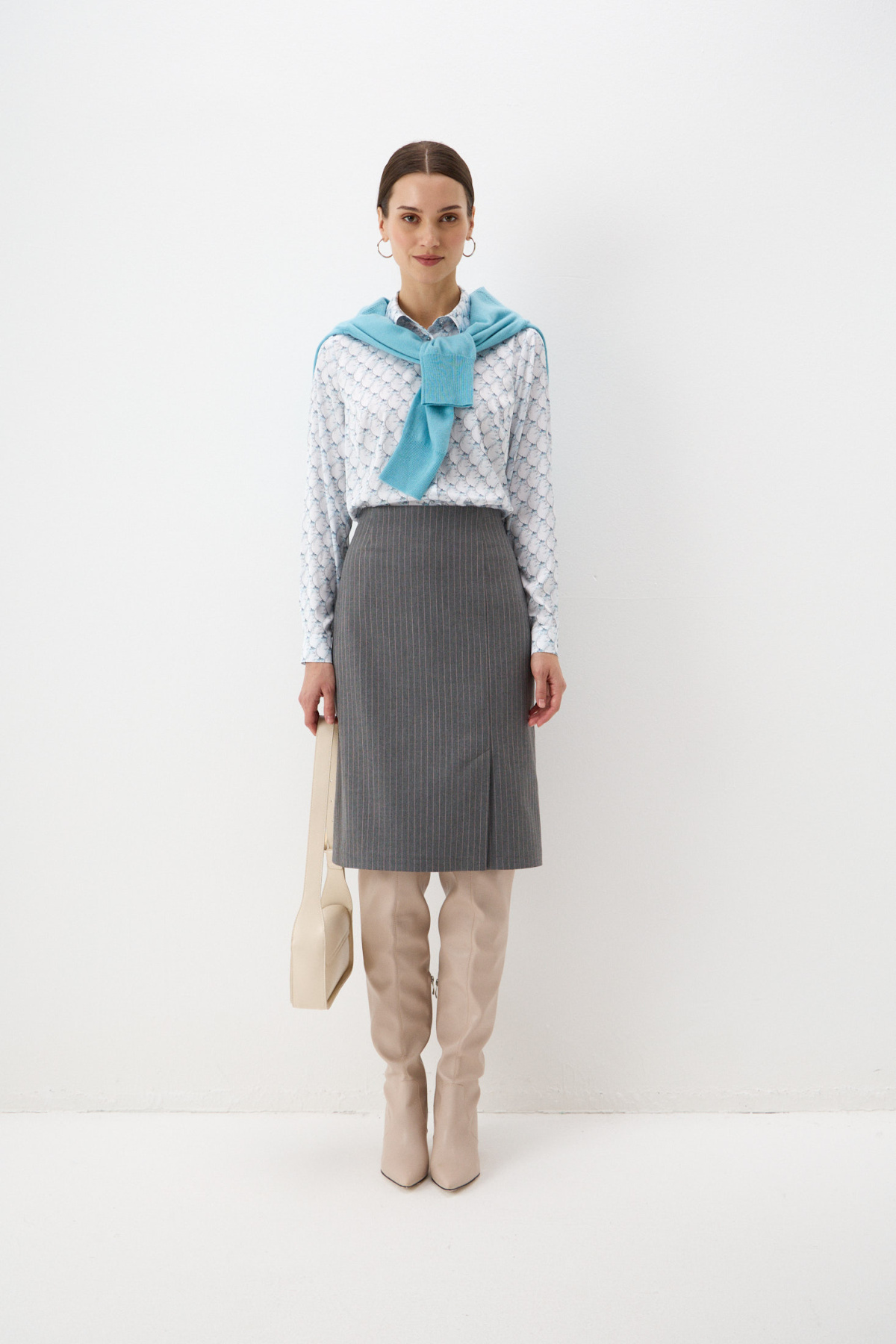 

Юбка серая в полоску